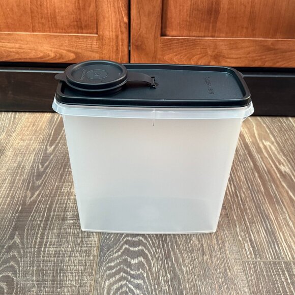 Tupperware Cereal Storer - Picture 1 of 15